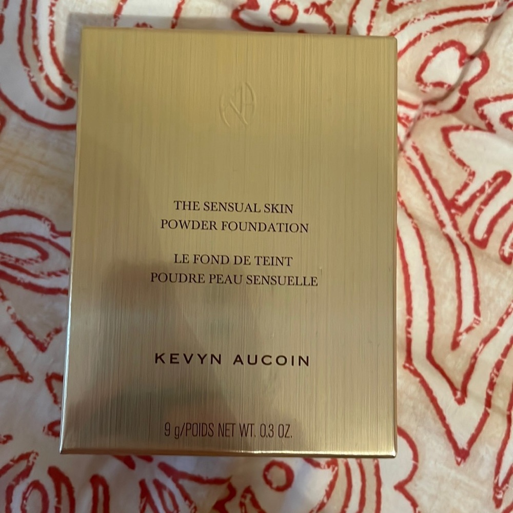 Brand new the sensual skin powder foundation kevyn aucoin never used !